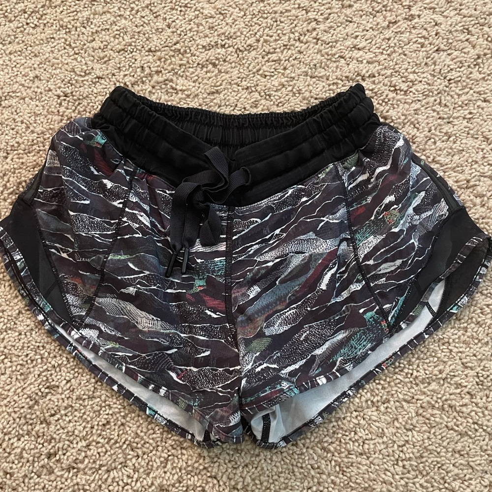 Lululemon Hotty Hot Shorts! Old Style! 💟